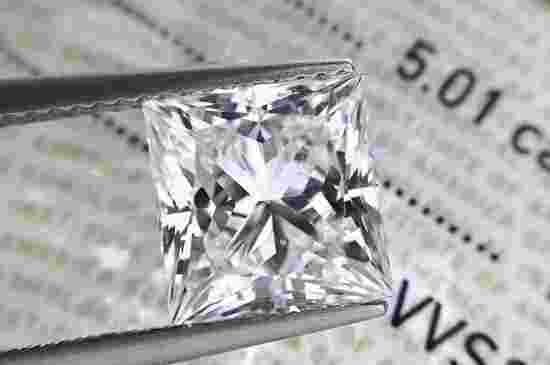 对钻石的认识钻石的认识及鉴别-第1张图片-翡翠网 对钻石的认识钻石的认识及鉴别-第1张图片-翡翠网