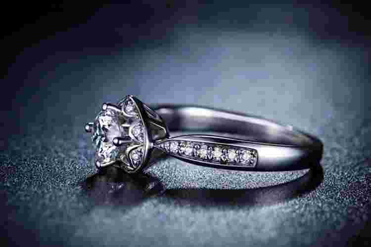 钻戒的钻石是什么钻石,钻戒的钻石是什么钻-第1张图片-翡翠网 钻戒的钻石是什么钻石,钻戒的钻石是什么钻-第1张图片-翡翠网