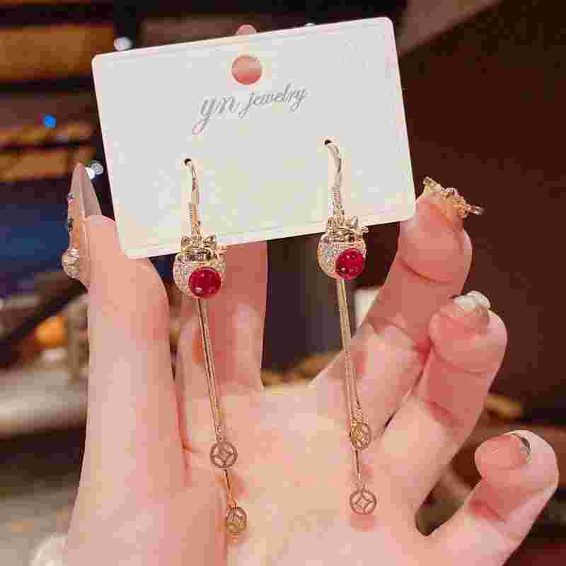 女人戴什么耳环招财最灵验女人戴什么耳环招财-第1张图片-翡翠网 女人戴什么耳环招财最灵验女人戴什么耳环招财-第1张图片-翡翠网