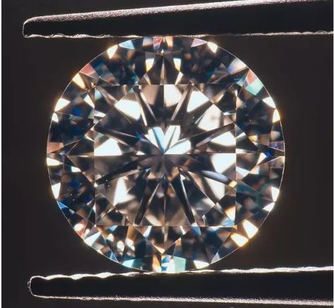 莫桑钻和钻石火彩涂对比哪个好,莫桑钻和钻石火彩涂对比-第1张图片-翡翠网 莫桑钻和钻石火彩涂对比哪个好,莫桑钻和钻石火彩涂对比-第1张图片-翡翠网