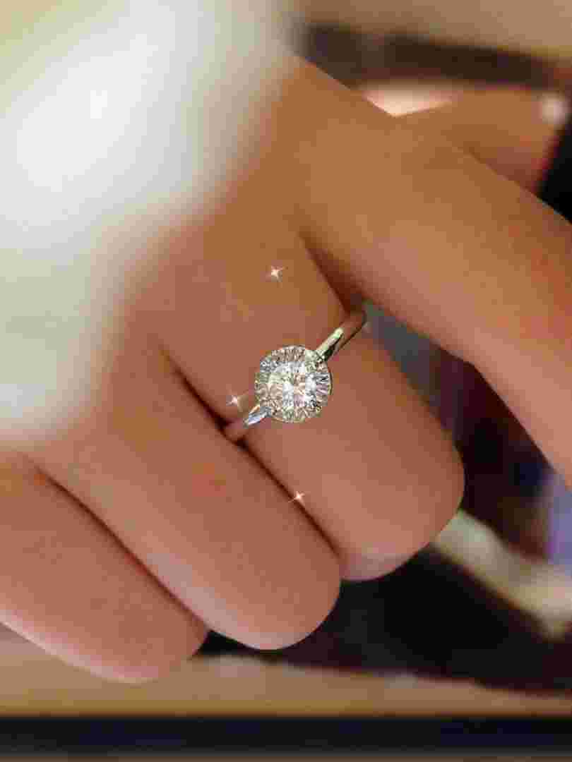 女钻戒最新款式图2020新款女钻戒-第2张图片-翡翠网