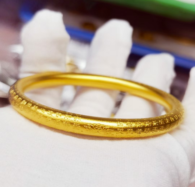 黄金手镯图片女款大全2021新款,黄金手镯图片2021新款-第1张图片-翡翠网 黄金手镯图片女款大全2021新款,黄金手镯图片2021新款-第1张图片-翡翠网