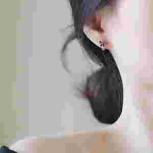 为什么我戴银耳环会变黑,为什么带的银耳环最近变黑了-第2张图片-翡翠网 为什么我戴银耳环会变黑,为什么带的银耳环最近变黑了-第2张图片-翡翠网