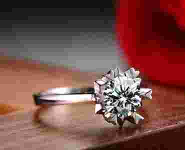 1克拉钻戒多少钱,1克拉钻戒多少钱一枚-第1张图片-翡翠网 1克拉钻戒多少钱,1克拉钻戒多少钱一枚-第1张图片-翡翠网