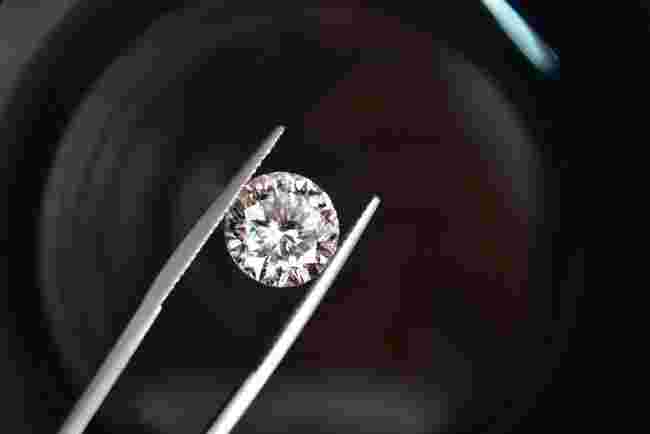 莫桑钻一般人看得出和钻石区别吗,莫桑钻一般人看得出和钻石区别吗图片-第2张图片-翡翠网 莫桑钻一般人看得出和钻石区别吗,莫桑钻一般人看得出和钻石区别吗图片-第2张图片-翡翠网