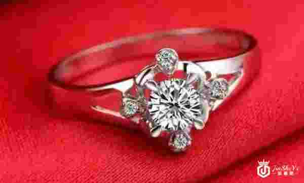 一克拉钻戒回收价格vvs,一克拉钻戒回收价格-第1张图片-翡翠网 一克拉钻戒回收价格vvs,一克拉钻戒回收价格-第1张图片-翡翠网