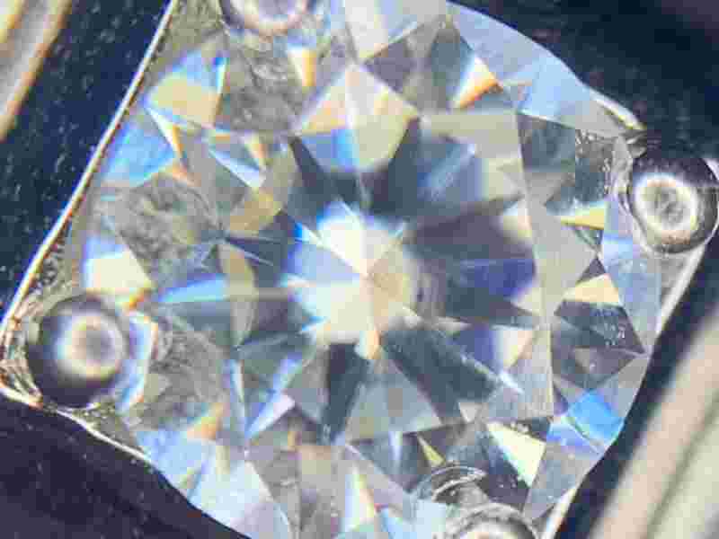 莫桑钻和钻石的区别价格,莫桑钻和钻石的区别-第1张图片-翡翠网