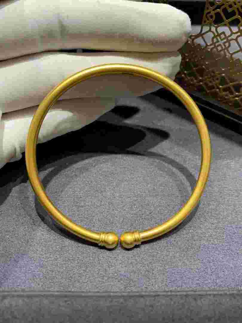 买古法手镯好还是普通手镯好,古法手镯和普通手镯哪个更保值-第2张图片-翡翠网