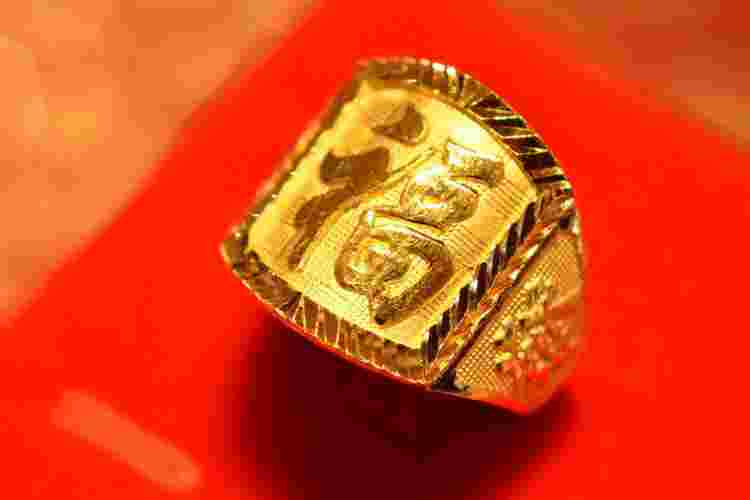 一个金戒指大概要多少钱?一个普通的金戒指多少钱-第1张图片-翡翠网