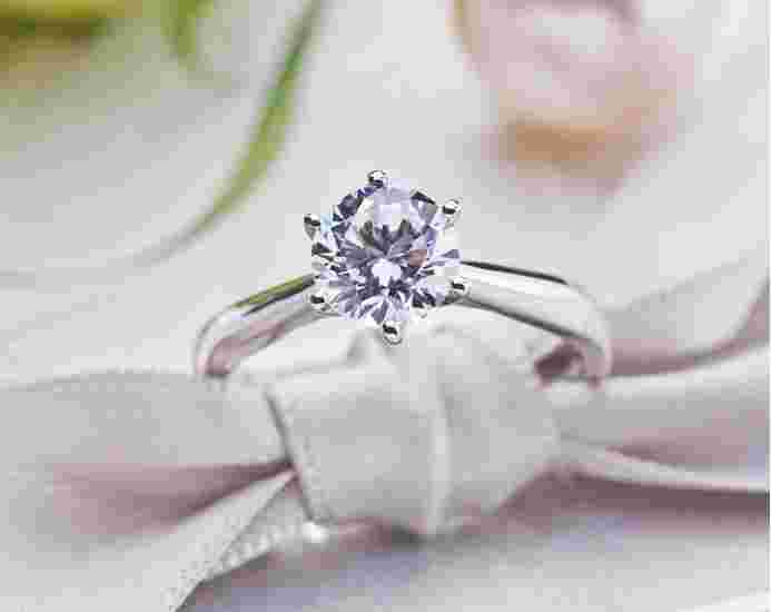 钻戒定制哪个牌子好,有什么比较好的钻戒定制品牌-第1张图片-翡翠网 钻戒定制哪个牌子好,有什么比较好的钻戒定制品牌-第1张图片-翡翠网