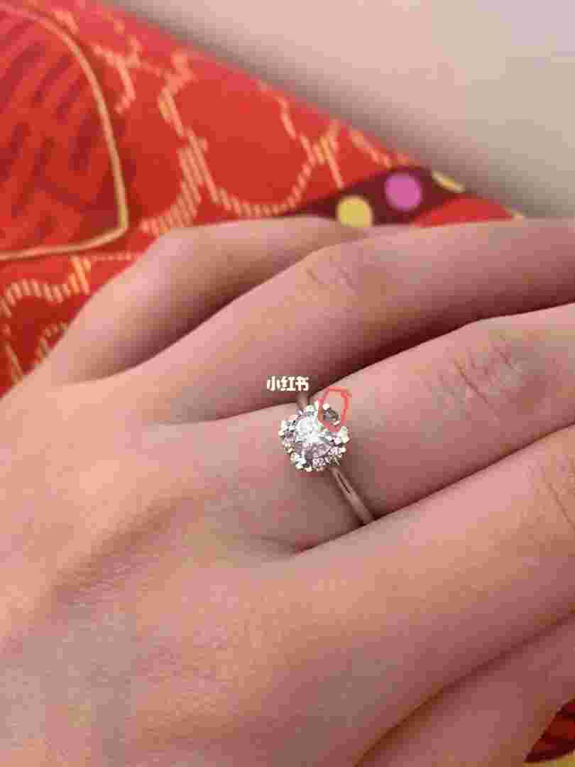 戒指钻石掉了怎么办,钻石戒指的钻石掉了怎么处理-第2张图片-翡翠网 戒指钻石掉了怎么办,钻石戒指的钻石掉了怎么处理-第2张图片-翡翠网