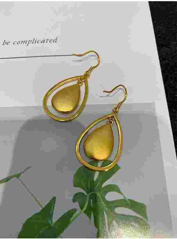 2021新款黄金耳环黄金耳环新款图片大气那种-第2张图片-翡翠网 2021新款黄金耳环黄金耳环新款图片大气那种-第2张图片-翡翠网