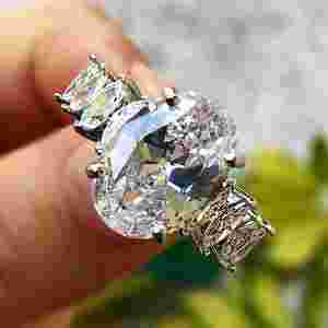 大克拉钻石戒指克拉钻石戒指的文案-第1张图片-翡翠网 大克拉钻石戒指克拉钻石戒指的文案-第1张图片-翡翠网