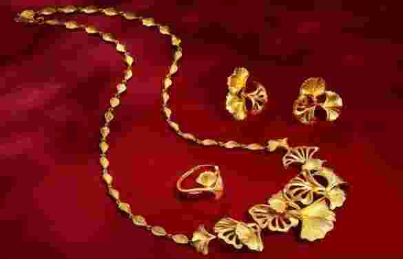 结婚三金一般要花多少钱黄金手镯买什么样式的好看结婚三金一般要花多少钱-第1张图片-翡翠网