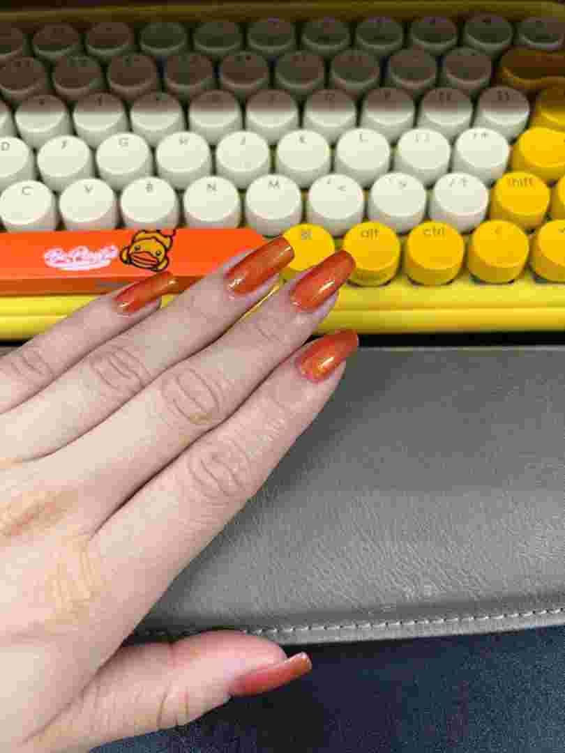 女生为什么中指不涂指甲,中指不涂指甲油-第2张图片-翡翠网 女生为什么中指不涂指甲,中指不涂指甲油-第2张图片-翡翠网