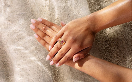 珀斯铸币厂Argyle Treasures 黄金戒指 Vivid Pink 色级 尽显华丽浪漫色彩-第1张图片-翡翠网