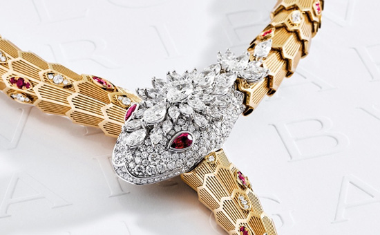 金色光影蜿蜒流淌 BVLGARI 推出 Serpenti Dragoni 系列!-第2张图片-翡翠网 金色光影蜿蜒流淌 BVLGARI 推出 Serpenti Dragoni 系列!-第2张图片-翡翠网