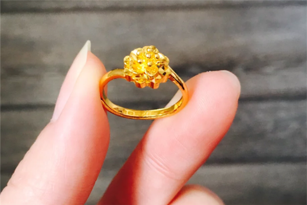 金戒指的价格一般在多少左右,金戒指的价格一般在多少左右合适-第1张图片-翡翠网 金戒指的价格一般在多少左右,金戒指的价格一般在多少左右合适-第1张图片-翡翠网