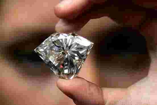 鉴定钻石最简单的方法?鉴定钻石的方法-第2张图片-翡翠网 鉴定钻石最简单的方法?鉴定钻石的方法-第2张图片-翡翠网