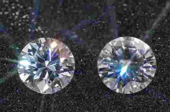 莫桑钻和钻石哪个硬莫桑钻和钻石的硬度一样吗-第1张图片-翡翠网