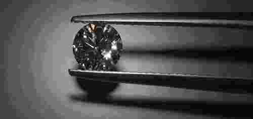 怎样简单辨别真假钻石怎样简单辨别真假钻石手镯-第2张图片-翡翠网 怎样简单辨别真假钻石怎样简单辨别真假钻石手镯-第2张图片-翡翠网