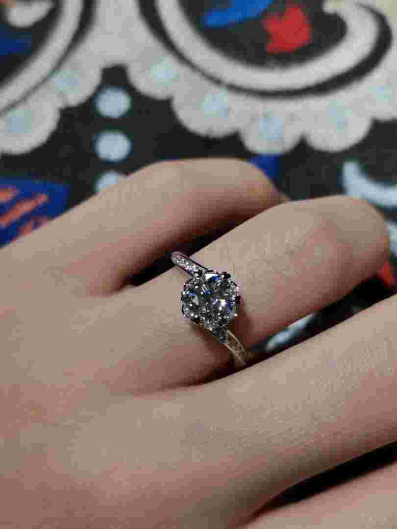 莫桑钻戒指值得买吗现在,莫桑钻戒指值得买吗-第1张图片-翡翠网