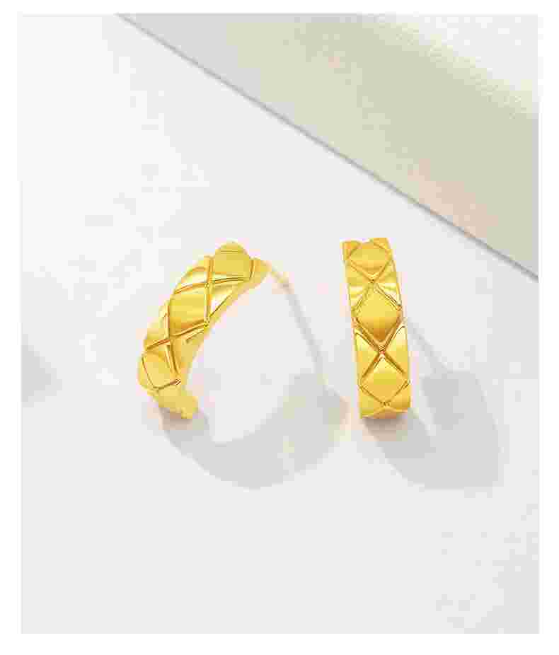 一对黄金耳钉多少克,一对黄金耳钉多少克正常-第1张图片-翡翠网