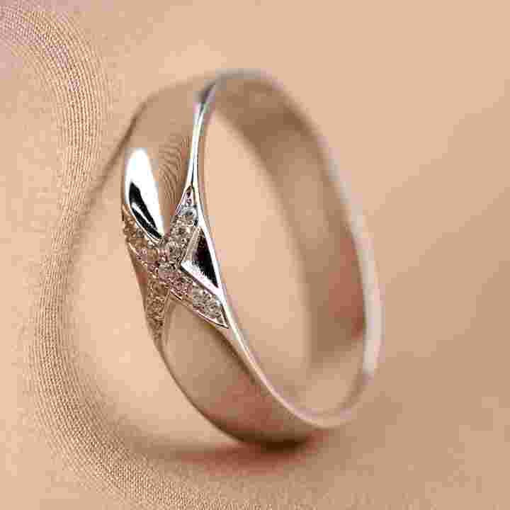 白金戒指发黄怎么处理白金戒指-第1张图片-翡翠网