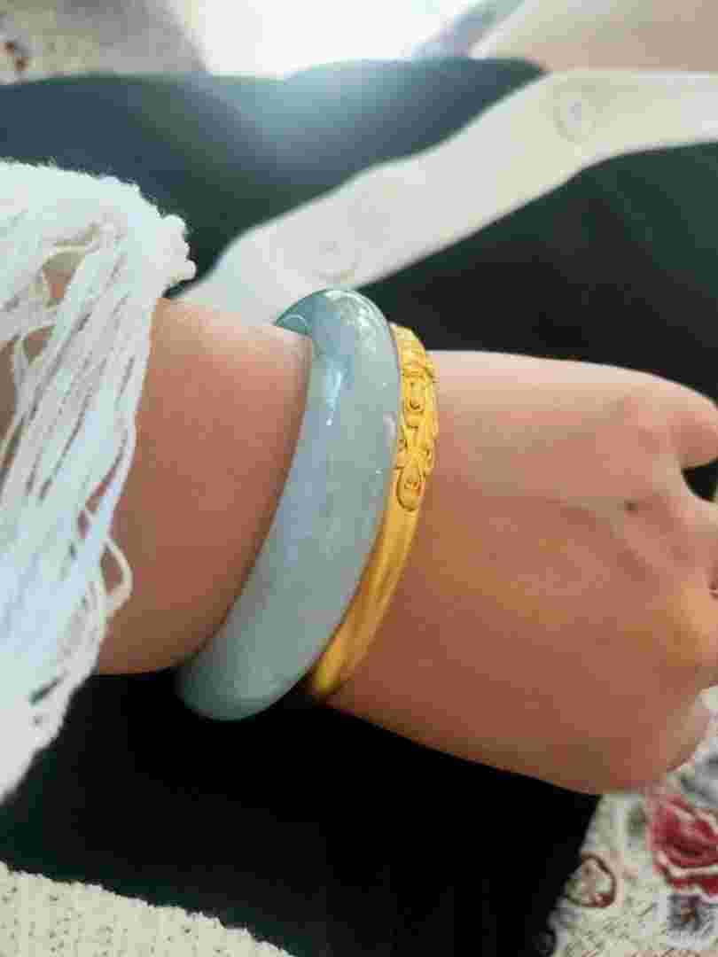 一只黄金手镯大概多少钱,一只黄金手镯大概多少钱人民币-第2张图片-翡翠网 一只黄金手镯大概多少钱,一只黄金手镯大概多少钱人民币-第2张图片-翡翠网