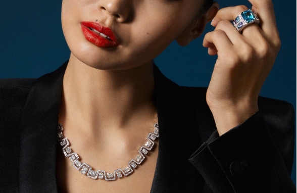 极简线条勾勒城市天际线 Bucherer 推出 Manhattan 系列-第3张图片-翡翠网