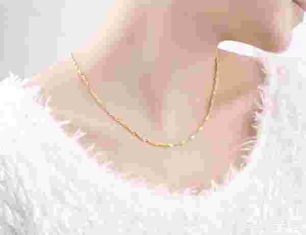 女士戴黄金项链图片欣赏,女士戴黄金项链图片-第1张图片-翡翠网 女士戴黄金项链图片欣赏,女士戴黄金项链图片-第1张图片-翡翠网
