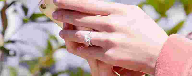 戒指的寓意和象征,百福戒指的寓意和象征-第2张图片-翡翠网 戒指的寓意和象征,百福戒指的寓意和象征-第2张图片-翡翠网