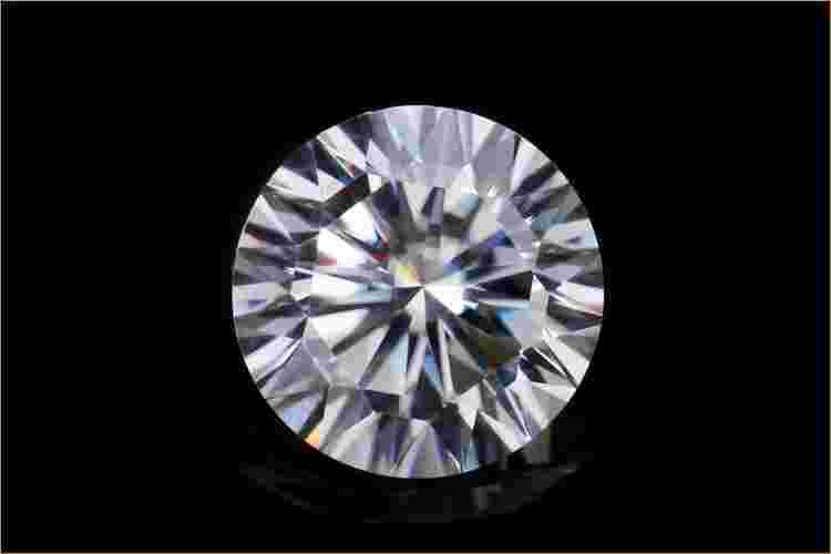 莫桑钻比钻石白吗,莫桑钻一般人看得出和钻石区别吗-第2张图片-翡翠网