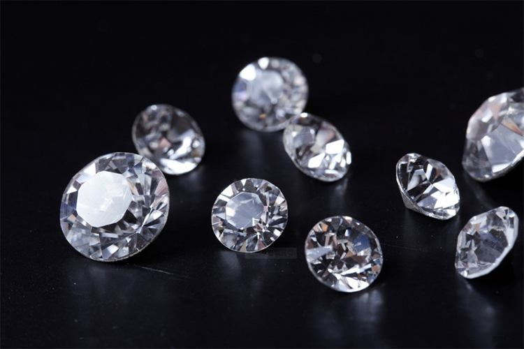 人造钻石叫什么名字人造钻石是什么材料做成的