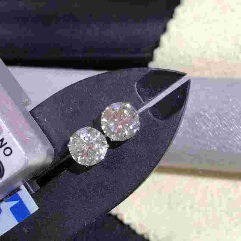 耳钉一克拉是单钻还是一共一克拉钻石耳钉大不大-第1张图片-翡翠网 耳钉一克拉是单钻还是一共一克拉钻石耳钉大不大-第1张图片-翡翠网