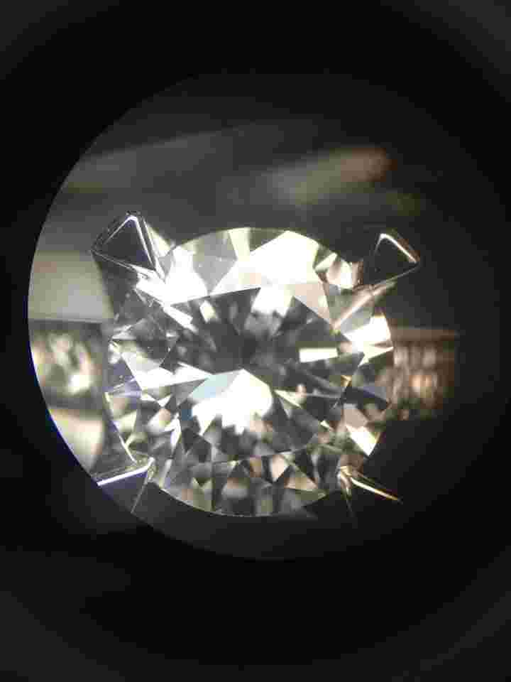 怎么知道钻石是真是假,怎么知道钻石是真是假的-第1张图片-翡翠网