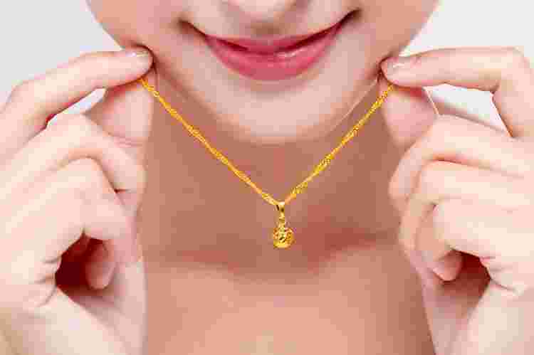 今年最流行的黄金项链女款式图片,今年最流行的黄金项链女款-第1张图片-翡翠网 今年最流行的黄金项链女款式图片,今年最流行的黄金项链女款-第1张图片-翡翠网