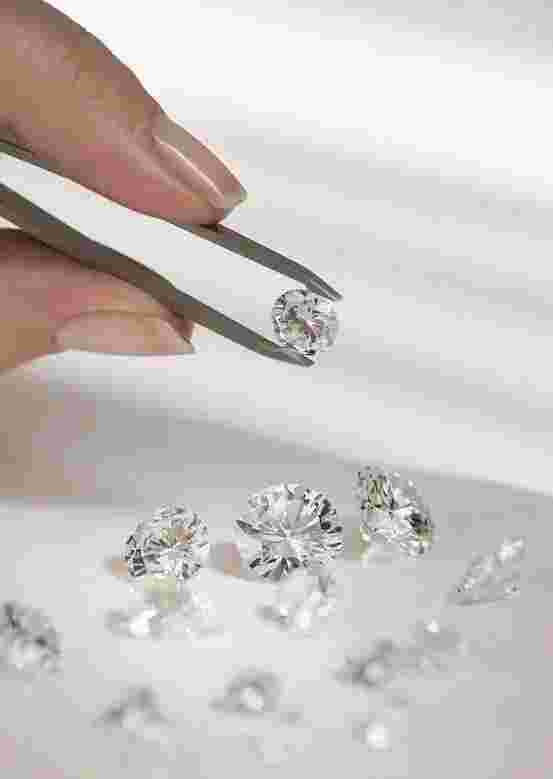 莫桑钻戴久了会不会变不亮了,莫桑钻能戴多久就不亮了-第2张图片-翡翠网