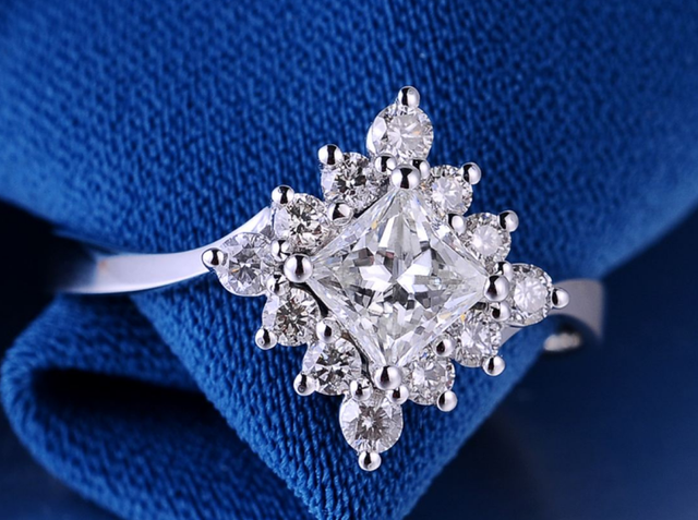 钻石吊坠怎么回收钻石吊坠回收怎么算的-第2张图片-翡翠网 钻石吊坠怎么回收钻石吊坠回收怎么算的-第2张图片-翡翠网