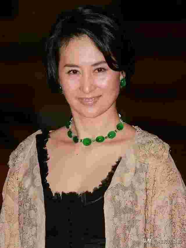 一克拉钻石耳钉多少钱,一克拉钻石耳钉多少钱啊-第2张图片-翡翠网 一克拉钻石耳钉多少钱,一克拉钻石耳钉多少钱啊-第2张图片-翡翠网