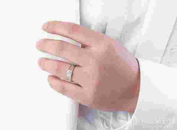 男人戴钻石戒指,男人戴钻戒的好处-第1张图片-翡翠网