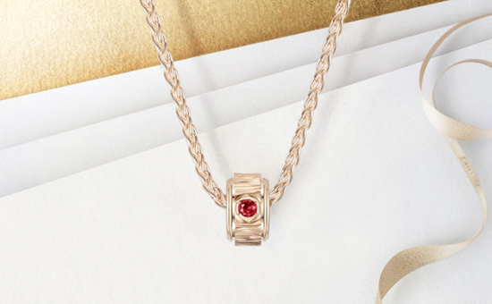 520告白季系列:Piaget 推出Possession 新作 留住炽热心动瞬间-第1张图片-翡翠网 520告白季系列:Piaget 推出Possession 新作 留住炽热心动瞬间-第1张图片-翡翠网