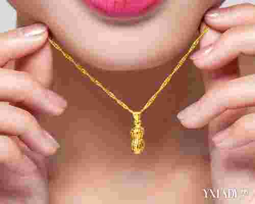 手拿黄金项链图片手拿黄金项链图片真实-第1张图片-翡翠网 手拿黄金项链图片手拿黄金项链图片真实-第1张图片-翡翠网