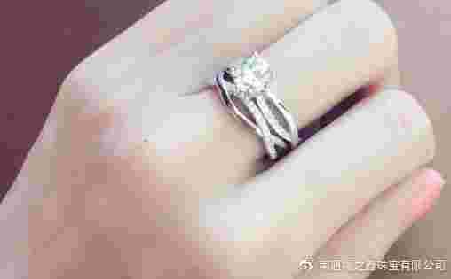 金戒和钻戒有什么区别,金戒指和钻戒哪个好-第2张图片-翡翠网 金戒和钻戒有什么区别,金戒指和钻戒哪个好-第2张图片-翡翠网