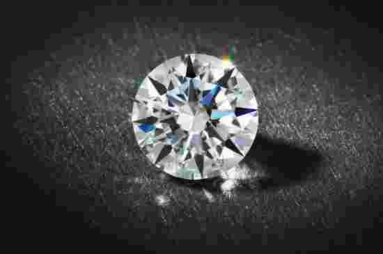 怎么辨别是真钻石还是假钻石图片,怎么辨别是真钻石还是假钻石-第2张图片-翡翠网 怎么辨别是真钻石还是假钻石图片,怎么辨别是真钻石还是假钻石-第2张图片-翡翠网