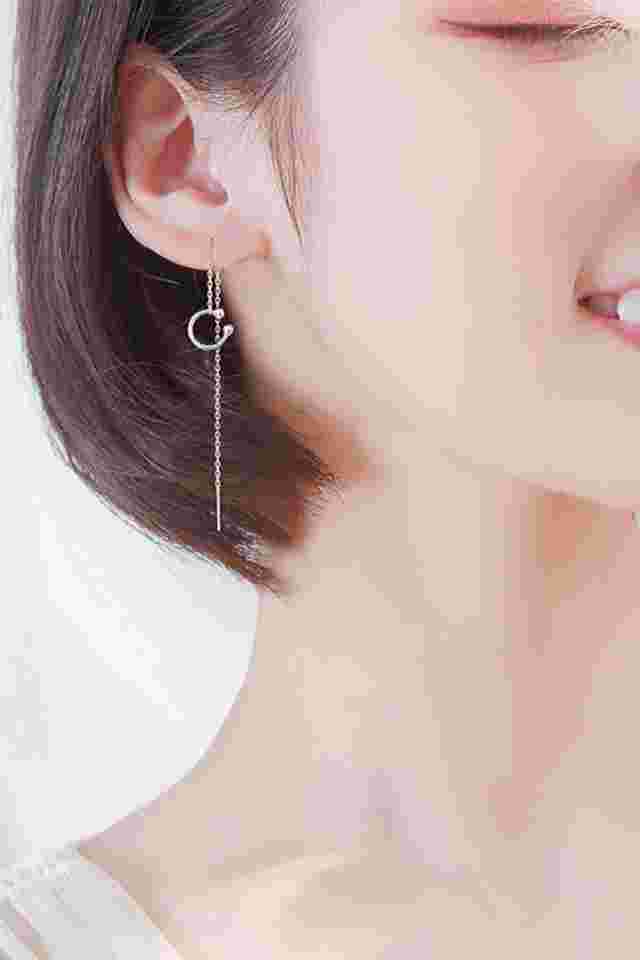 戴银耳环的好处和风水有关系吗,戴银耳环的好处和风水-第2张图片-翡翠网 戴银耳环的好处和风水有关系吗,戴银耳环的好处和风水-第2张图片-翡翠网