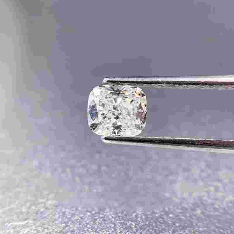 二型钻石价格是不是便宜,二型钻石是什么意思-第2张图片-翡翠网 二型钻石价格是不是便宜,二型钻石是什么意思-第2张图片-翡翠网