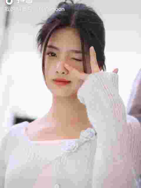 抖音小月月叫什么名字,抖音月月大小姐新瓜-第2张图片-翡翠网