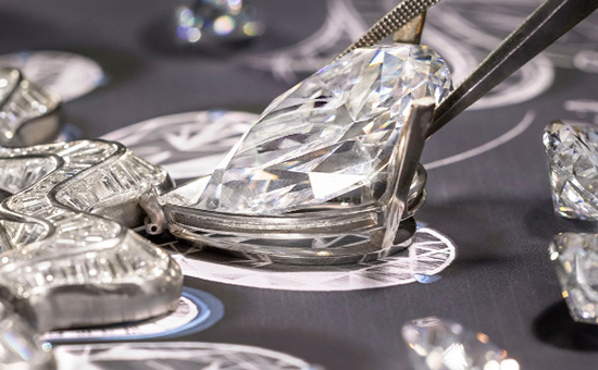 纪念品牌140周年 BVLGARI 公布一件 Serpenti 华彩永续钻石项链-第2张图片-翡翠网 纪念品牌140周年 BVLGARI 公布一件 Serpenti 华彩永续钻石项链-第2张图片-翡翠网