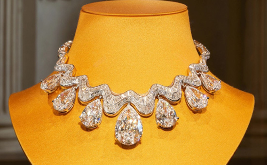 纪念品牌140周年 BVLGARI 公布一件 Serpenti 华彩永续钻石项链-第3张图片-翡翠网 纪念品牌140周年 BVLGARI 公布一件 Serpenti 华彩永续钻石项链-第3张图片-翡翠网